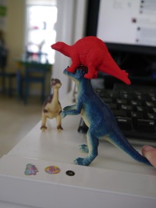 dinohat2